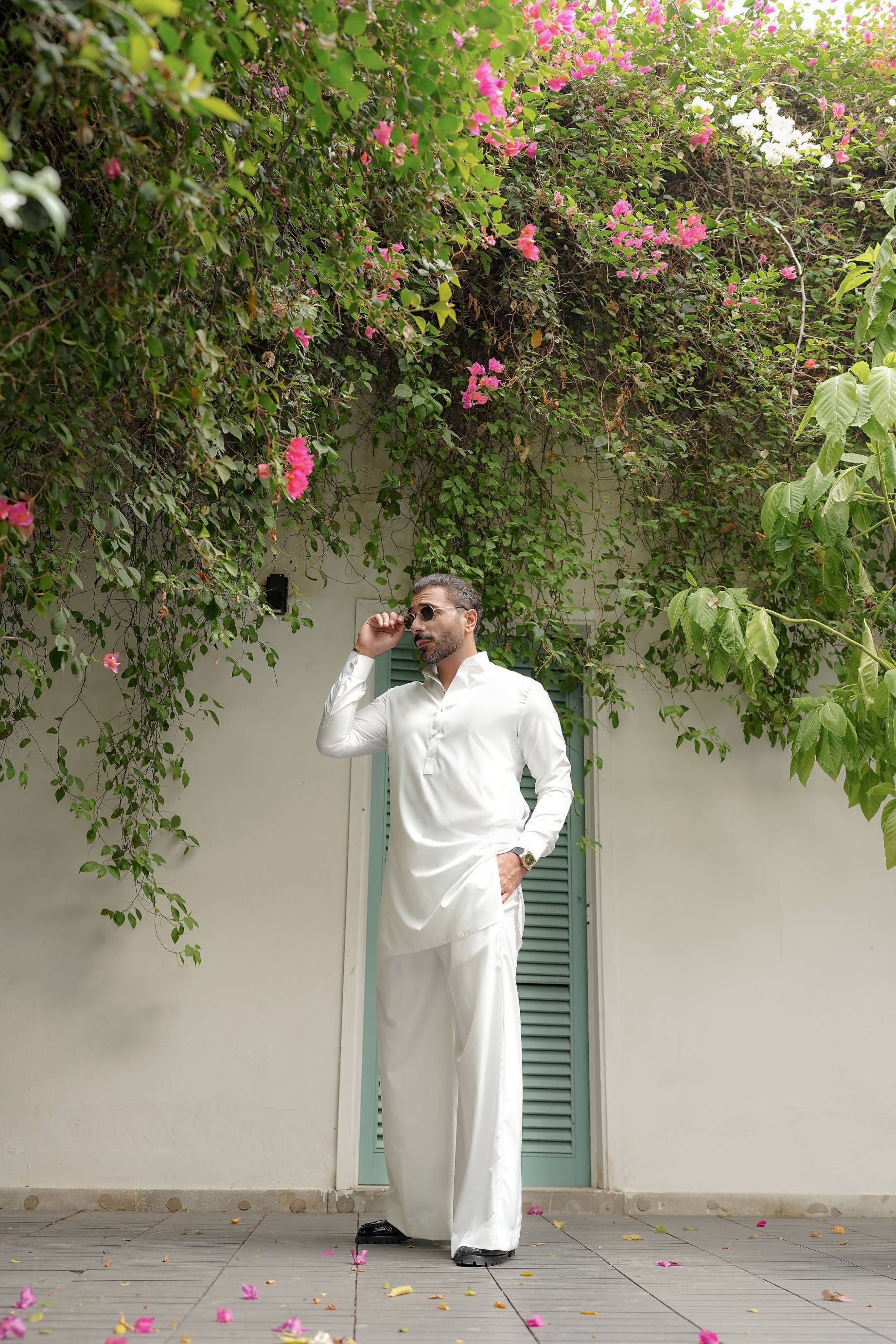 WHITE KURTA FARSHI PAJAMA